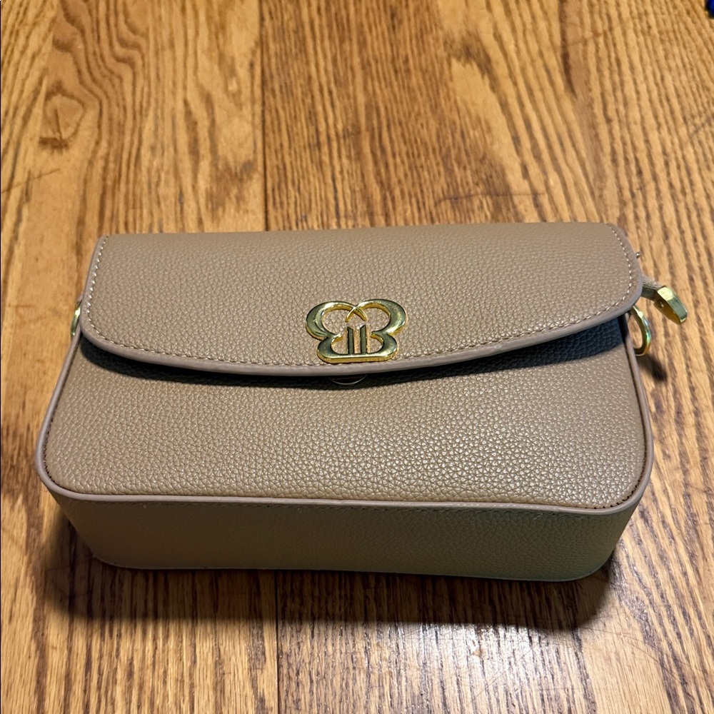 Elegant Tan Leather Women's Bag